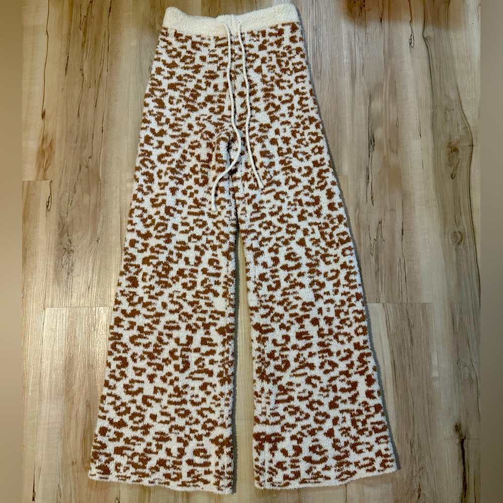 Pink Lily women's soft chic flared, high waisted loungewear pants, size L, NWT!